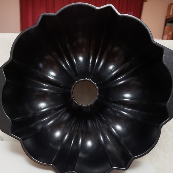 Nordicware classic bunt pan - Picture 3 of 9